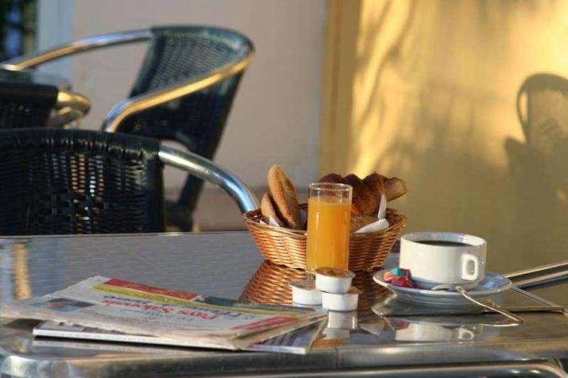 Brit Hotel Salon De Provence レストラン 写真